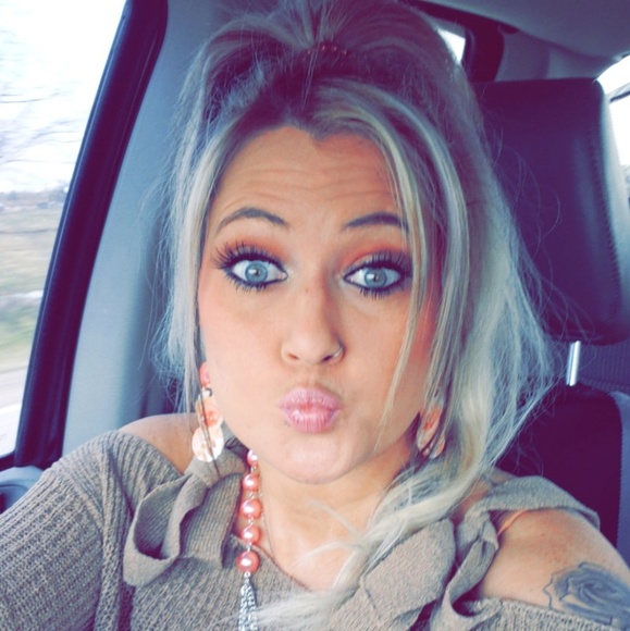 Meet your Posher, Ashley - Picture 2 of 2